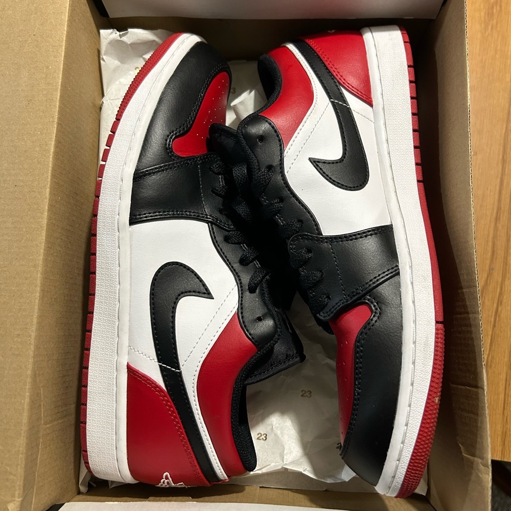 Used Jordan 1 bred toe low size 11.5